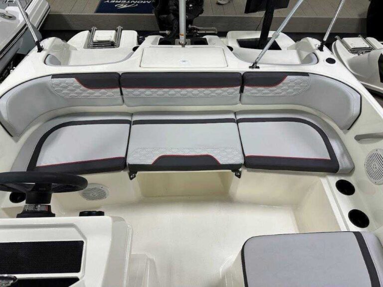 2025 Bayliner M17 - Full Windshield US-BLBX1120F425 [photo 19]